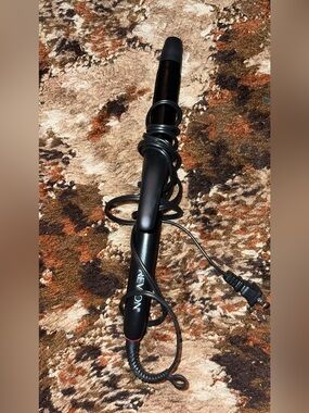 Revlon Black Curling Wand with Claw Clip